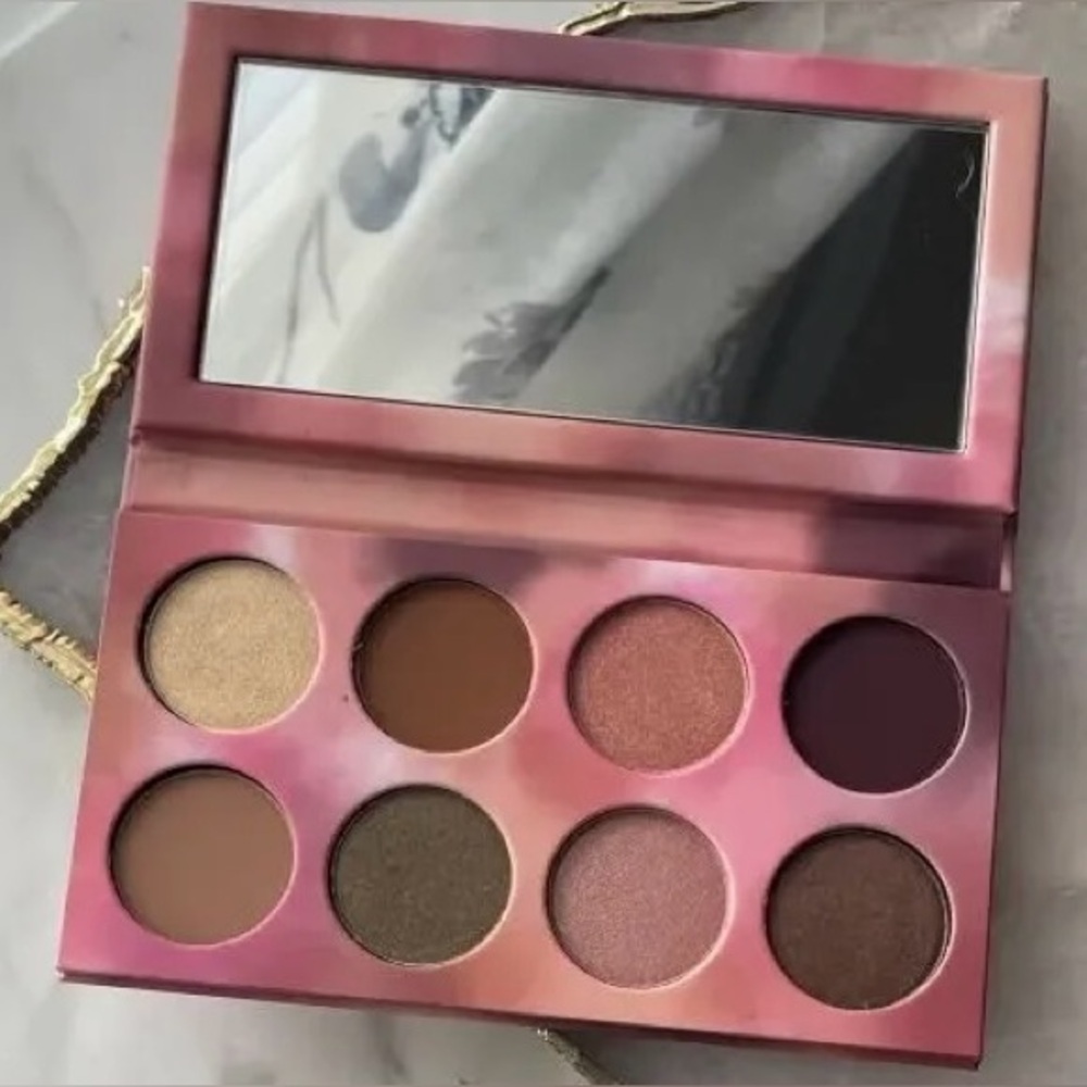 MAC Eye Attire Palette with Pink Hues